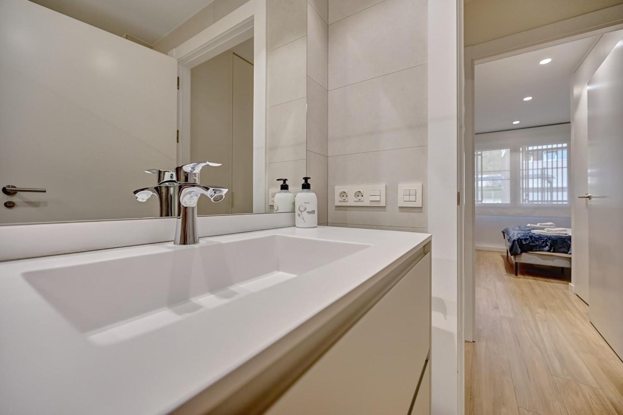 Apartamentos Ezkaba By Clabao Pamplona Luaran gambar